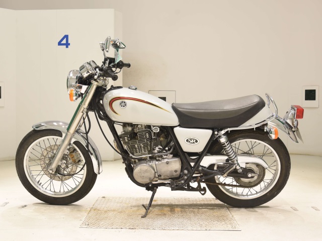 Yamaha SR400 — фото 2
