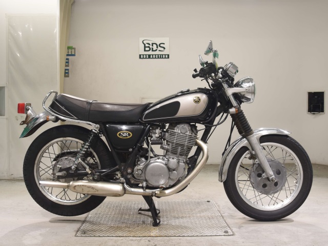 Yamaha SR400-2