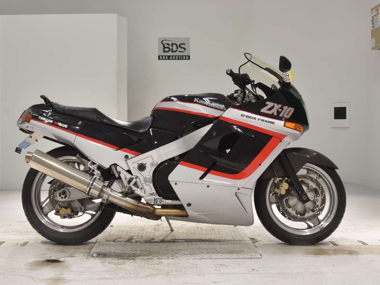 0026] Kawasaki ZX-10 - ZXT00B-012569