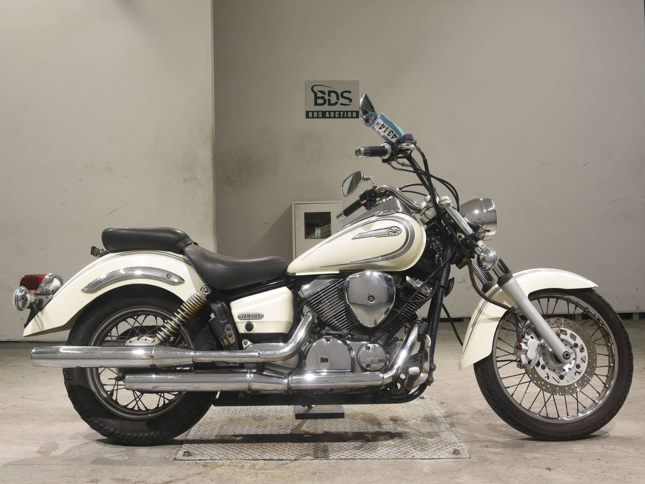 Yamaha DRAGSTAR XVS250, right