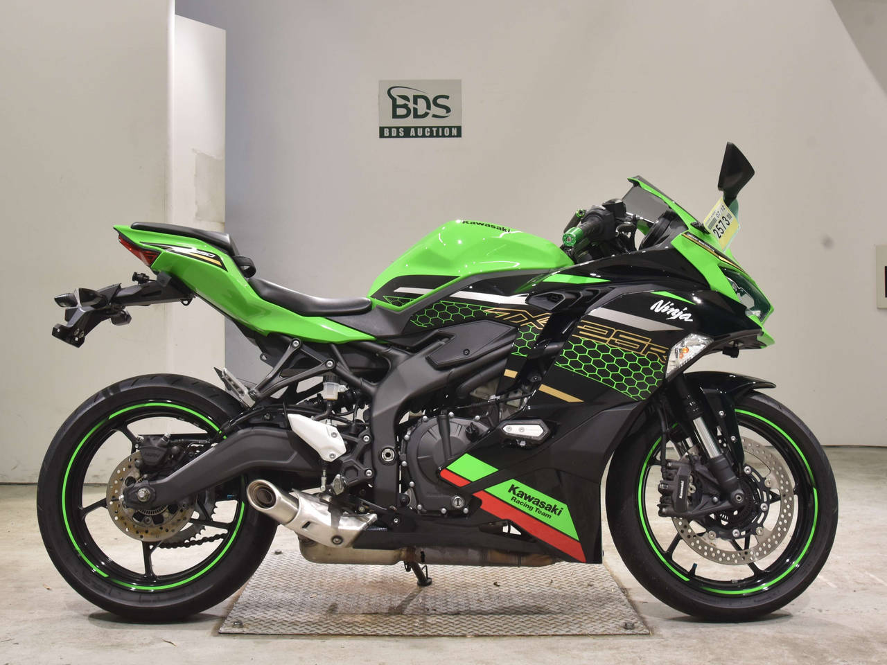 KAWASAKI Ninja ZX-25R LIME GREEN×EBONY｜AOSHIMA｜English