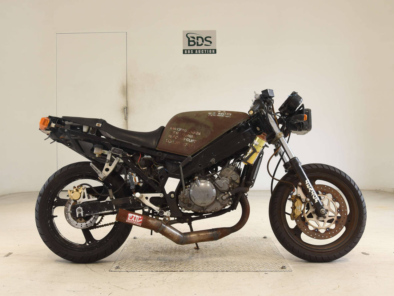 Yamaha TZR250, right
