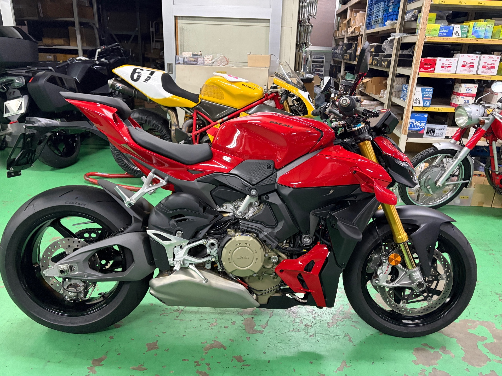 Ducati STREET FIGHTER V4S