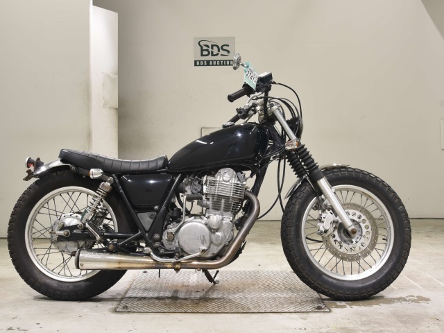 Yamaha SR400