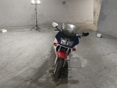 Honda VFR750F — фото 3