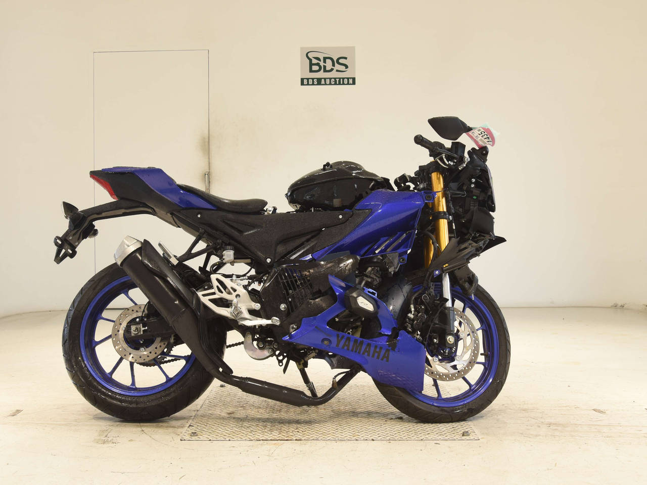 Yamaha YZF-R15, right