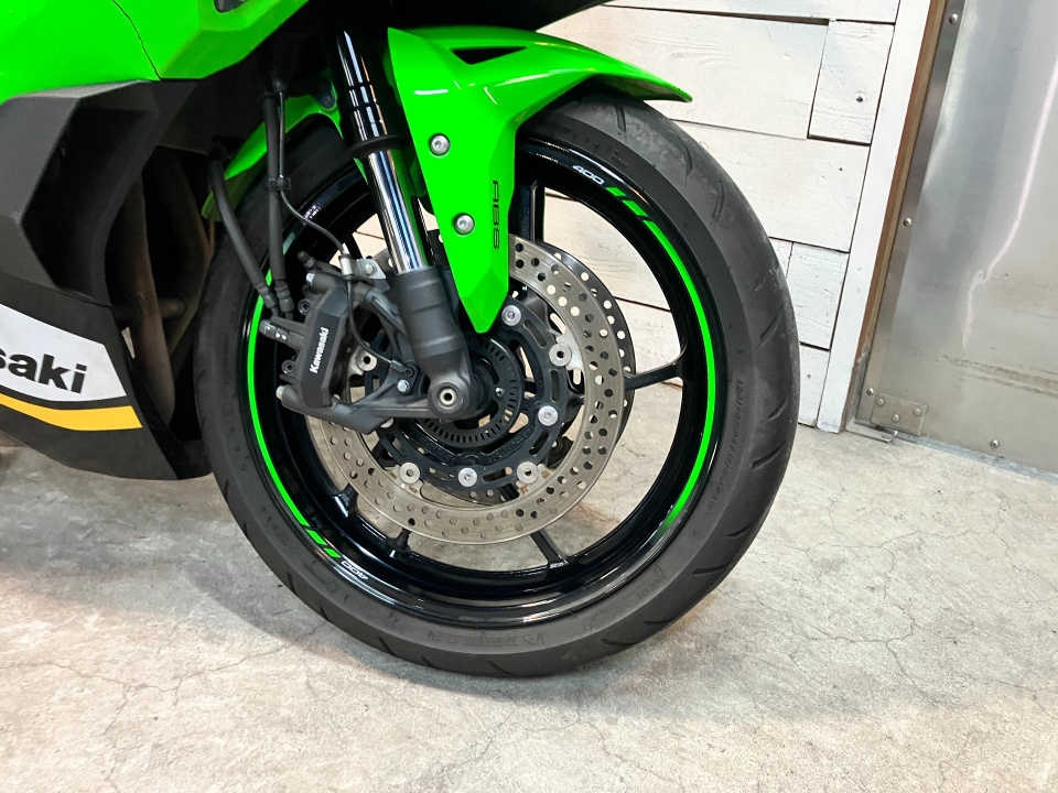 Kawasaki NINJA ZX-4RR — фото 21