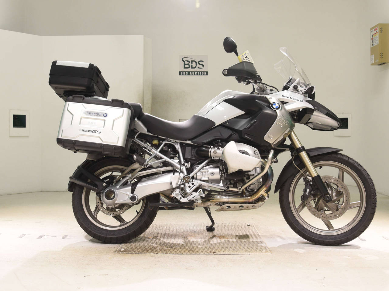 BMW R1200GS, right