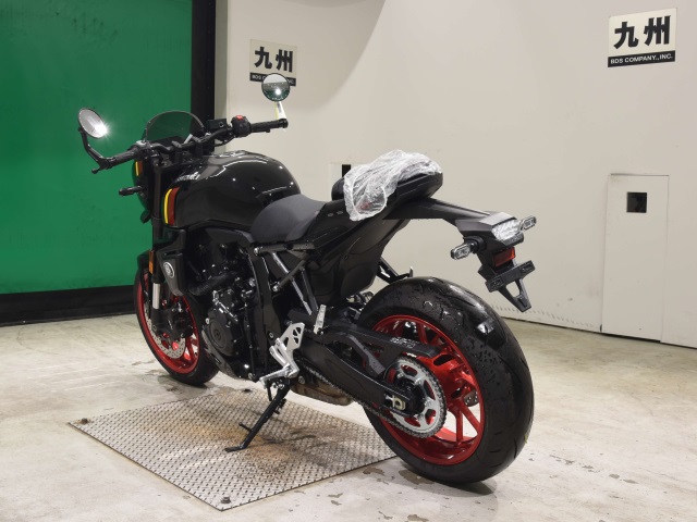 Suzuki GSX-8TT — фото 6