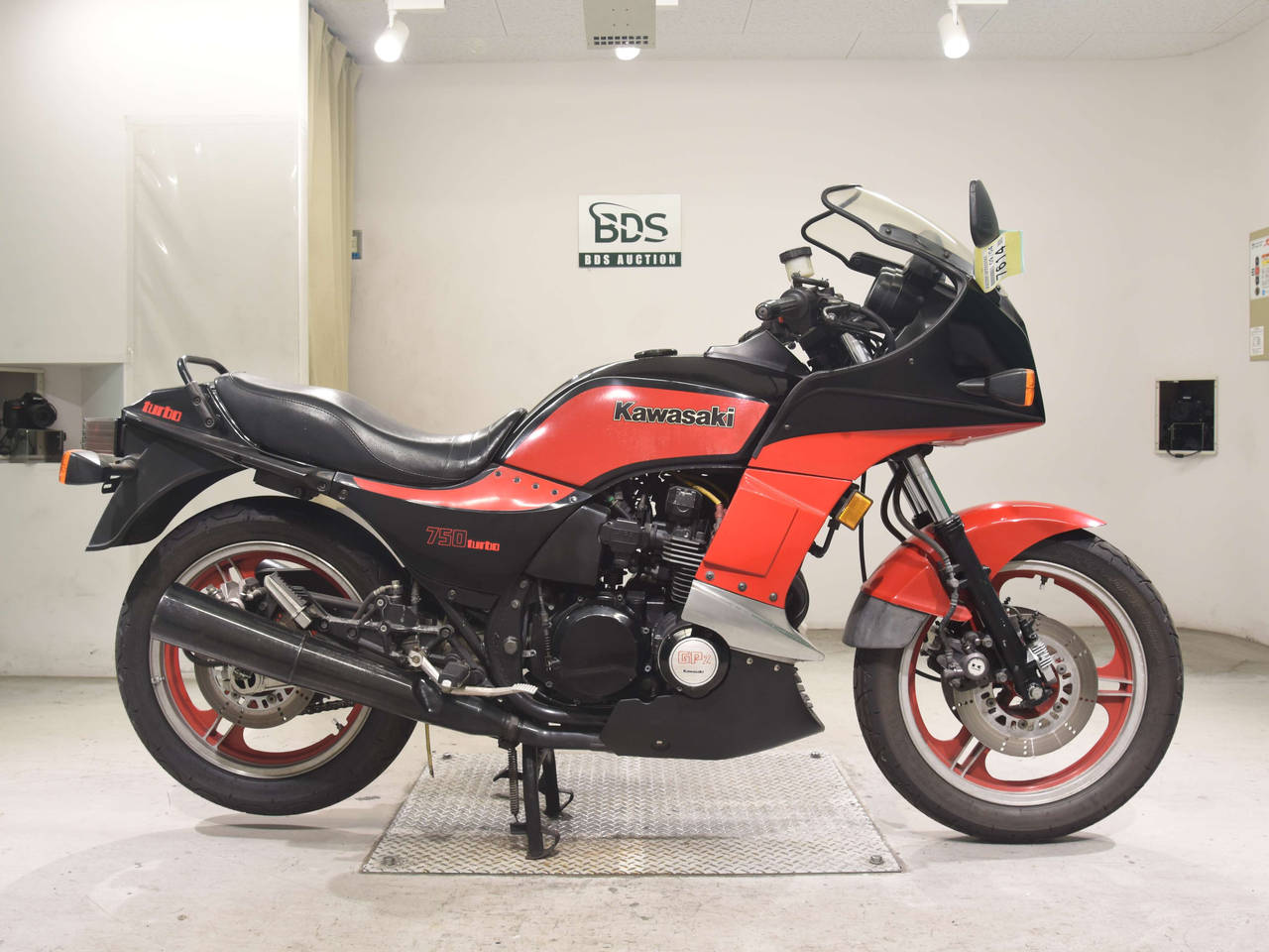 Kawasaki GPZ750 TURBO, right