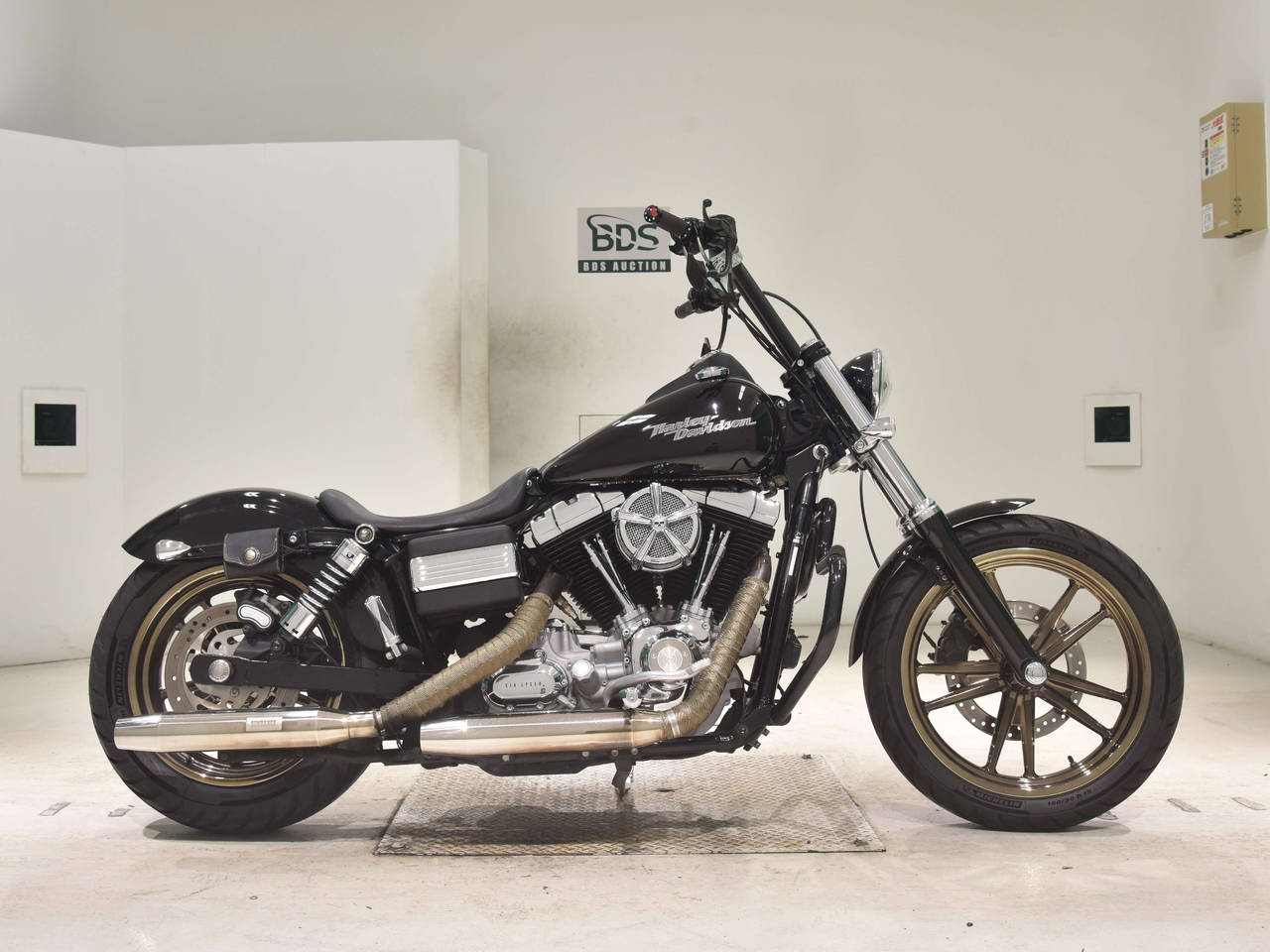 HD STREETBOB FXDB1580, right