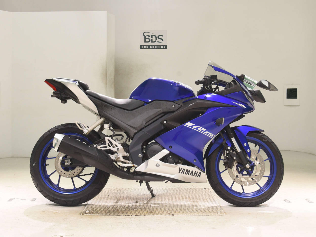 Yamaha YZF-R15, right