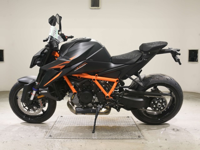 KTM 1390 SUPER DUKE R EVO — фото 2