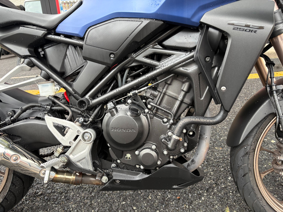 Honda CB250R — фото 16