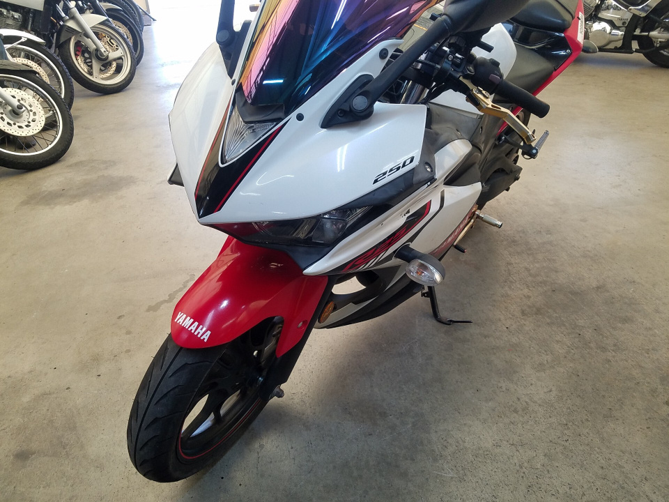 Yamaha YZF-R25 — фото 5