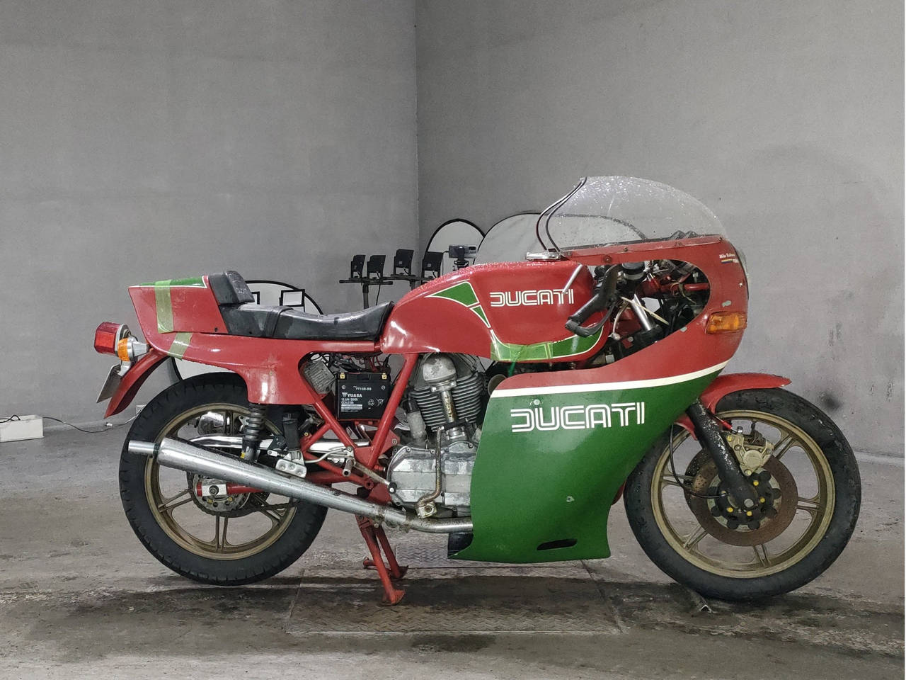 Ducati 900 MHR