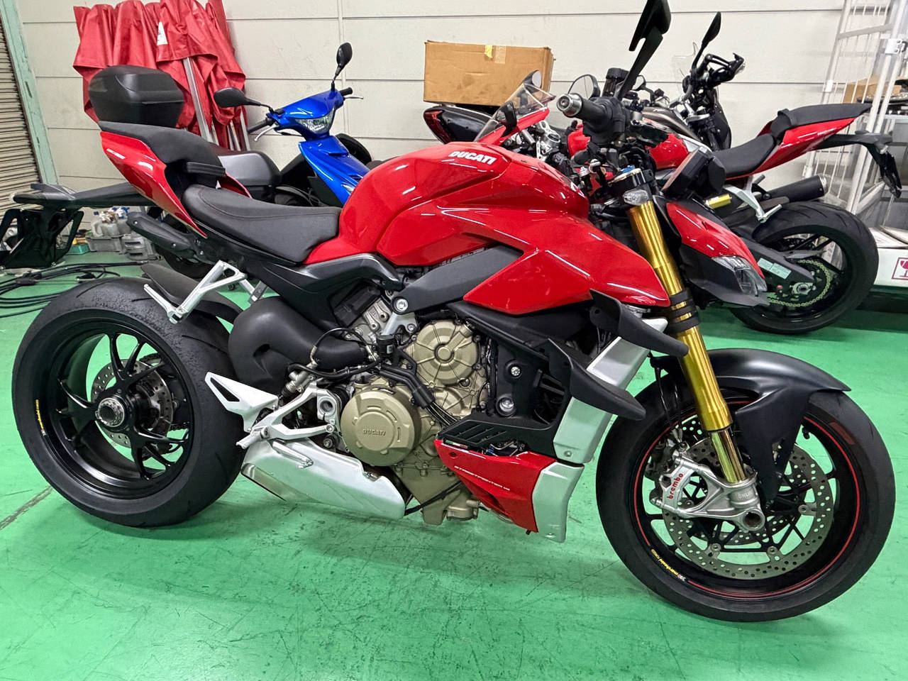 Ducati STREET FIGHTER V4S
