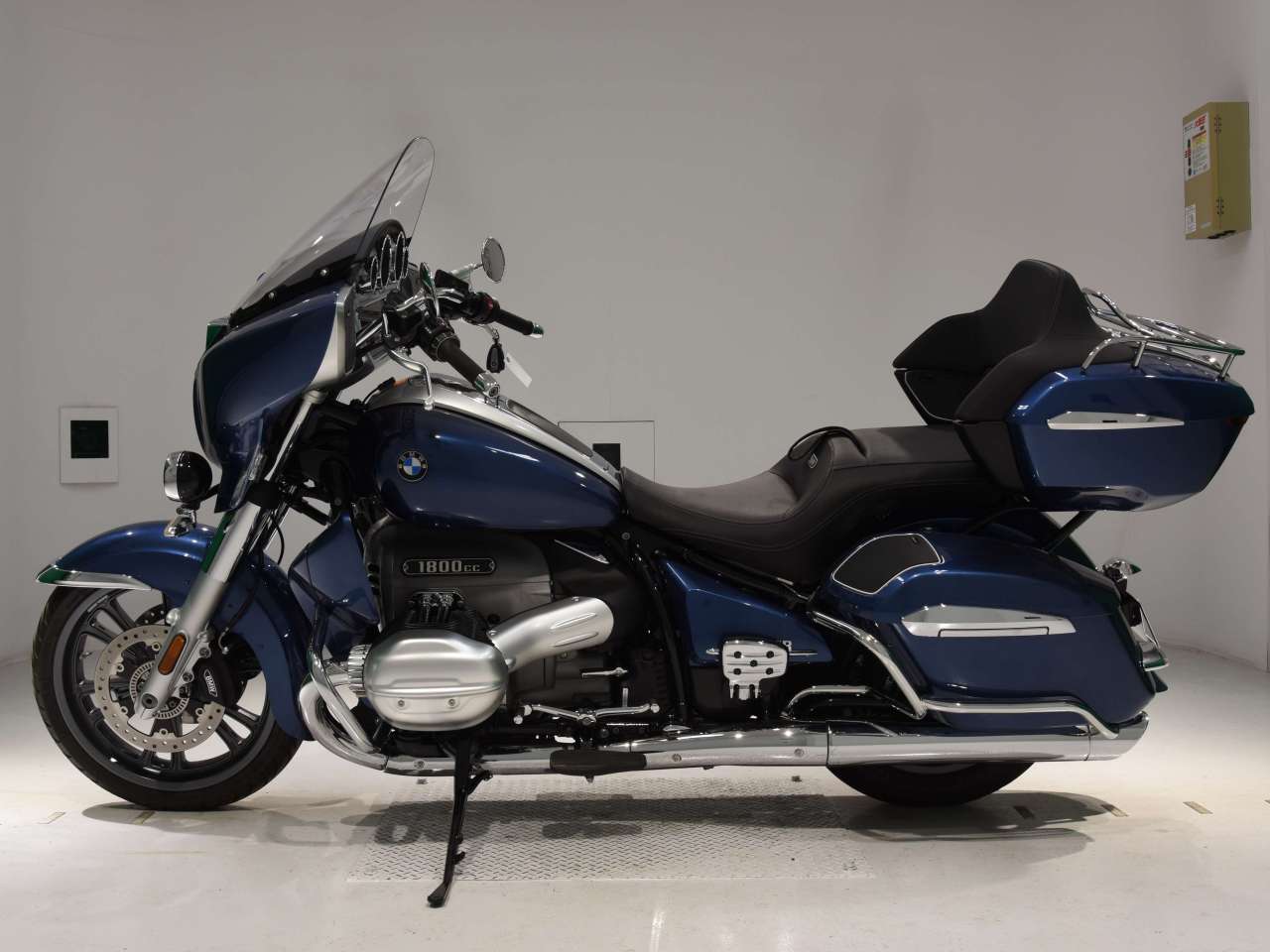 [0024] BMW R18TC - WB10L410XP6G36302