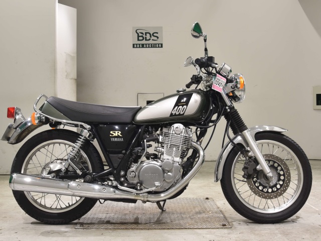 Yamaha SR400