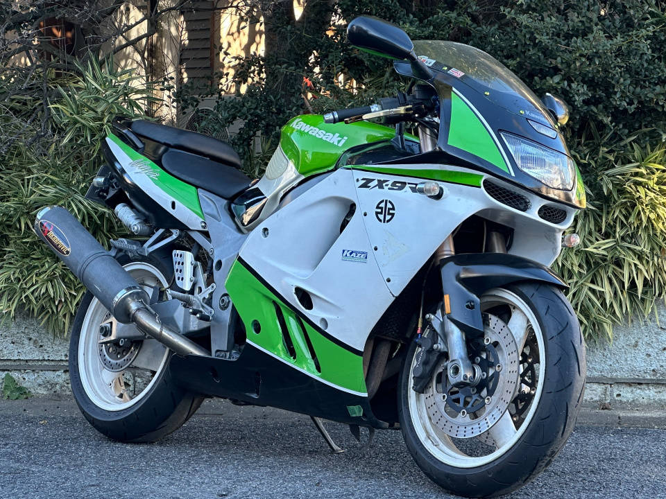 0414] Kawasaki NINJA ZX-9R - ZX900B039600