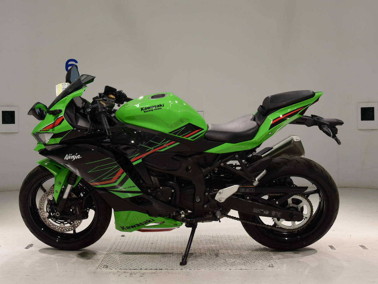 0144] Kawasaki ZX-4RR - ZX400P-A02067