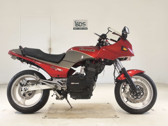 Kawasaki GPZ900R