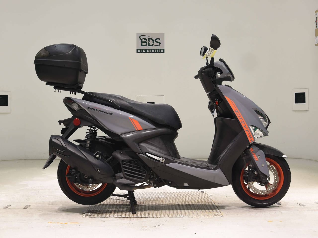 Yamaha CYGNUS, right
