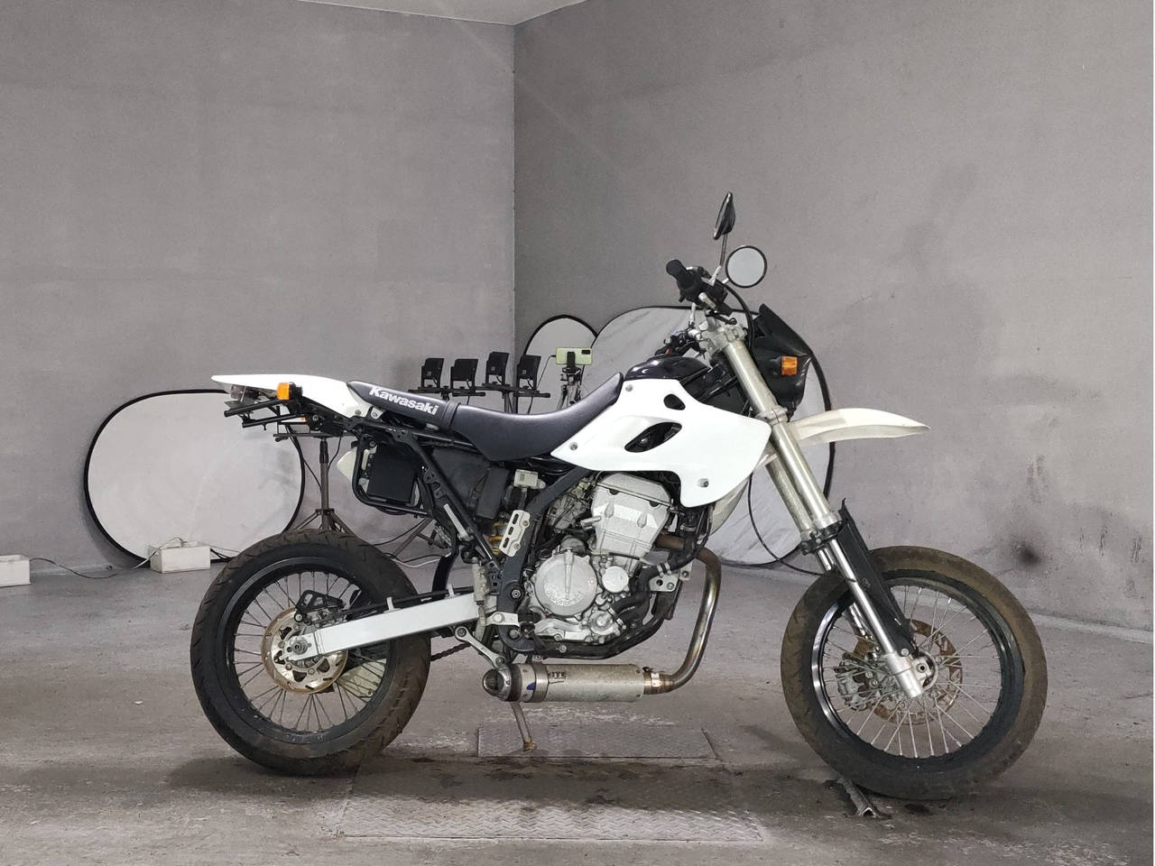 Kawasaki D-TRACKER250, Foto 1