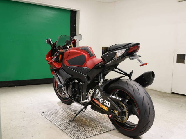 Suzuki GSX-R750 — фото 6