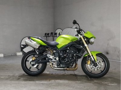 Triumph STREET TRIPLE