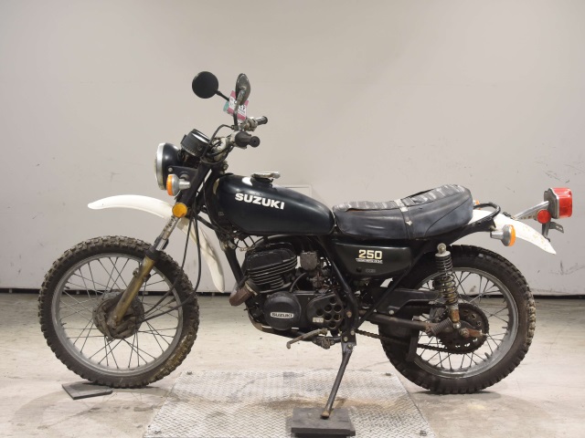 Suzuki TS250 — фото 2