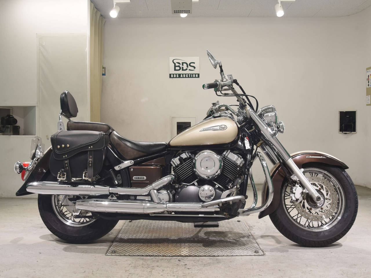 Yamaha DRAGSTAR XVS400 CLASSIC, right