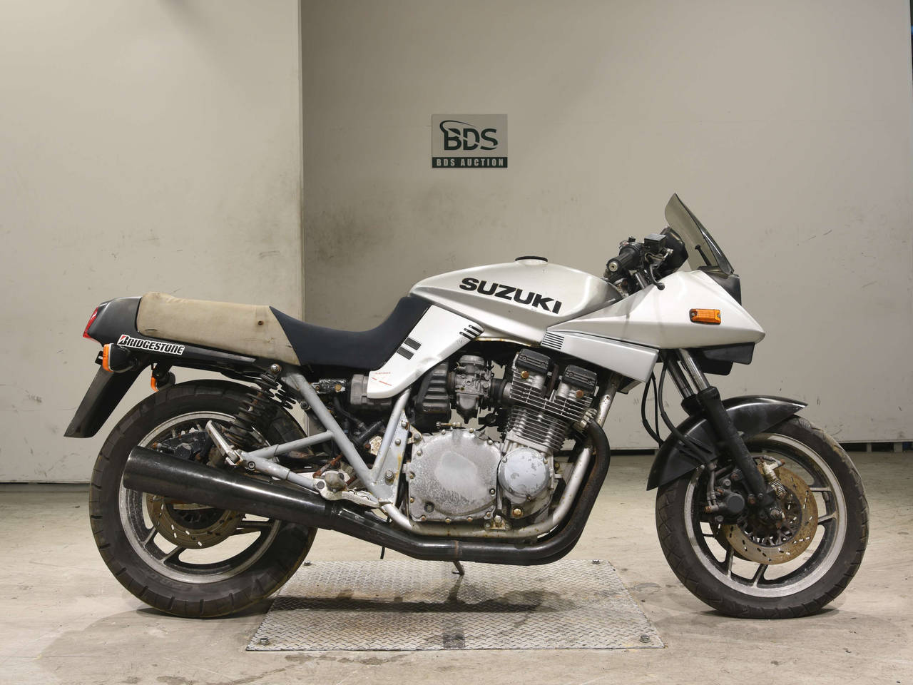 Suzuki GSX750S KATANA