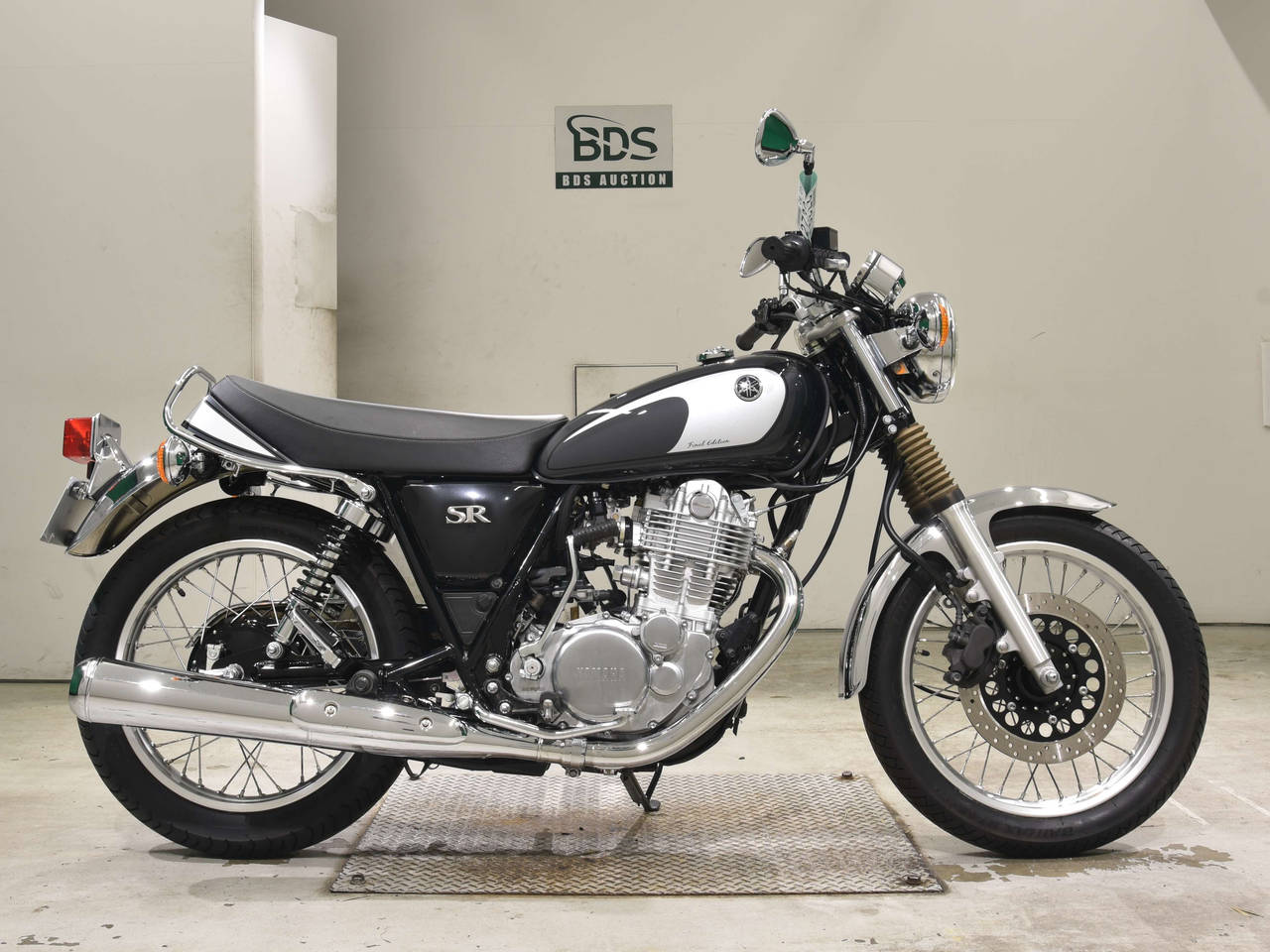 Yamaha SR400