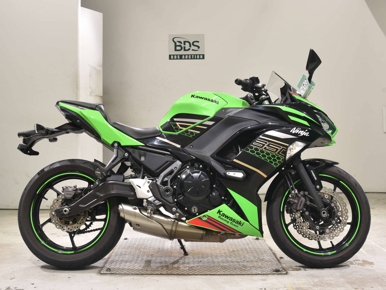 Kawasaki NINJA650A, right