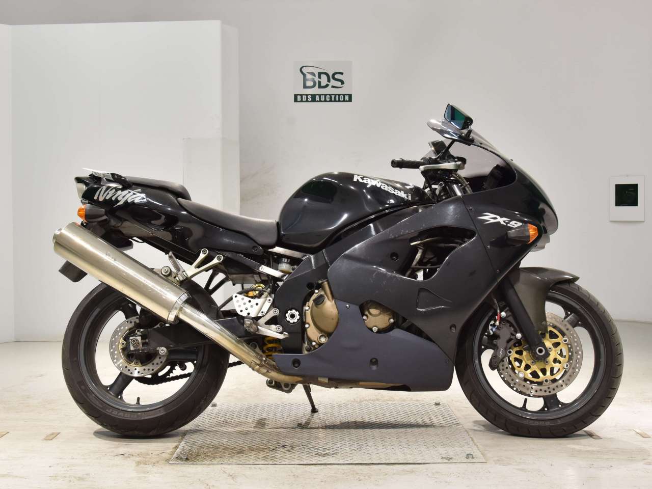 0205] Kawasaki NINJA ZX-9R - ZX900C-017871