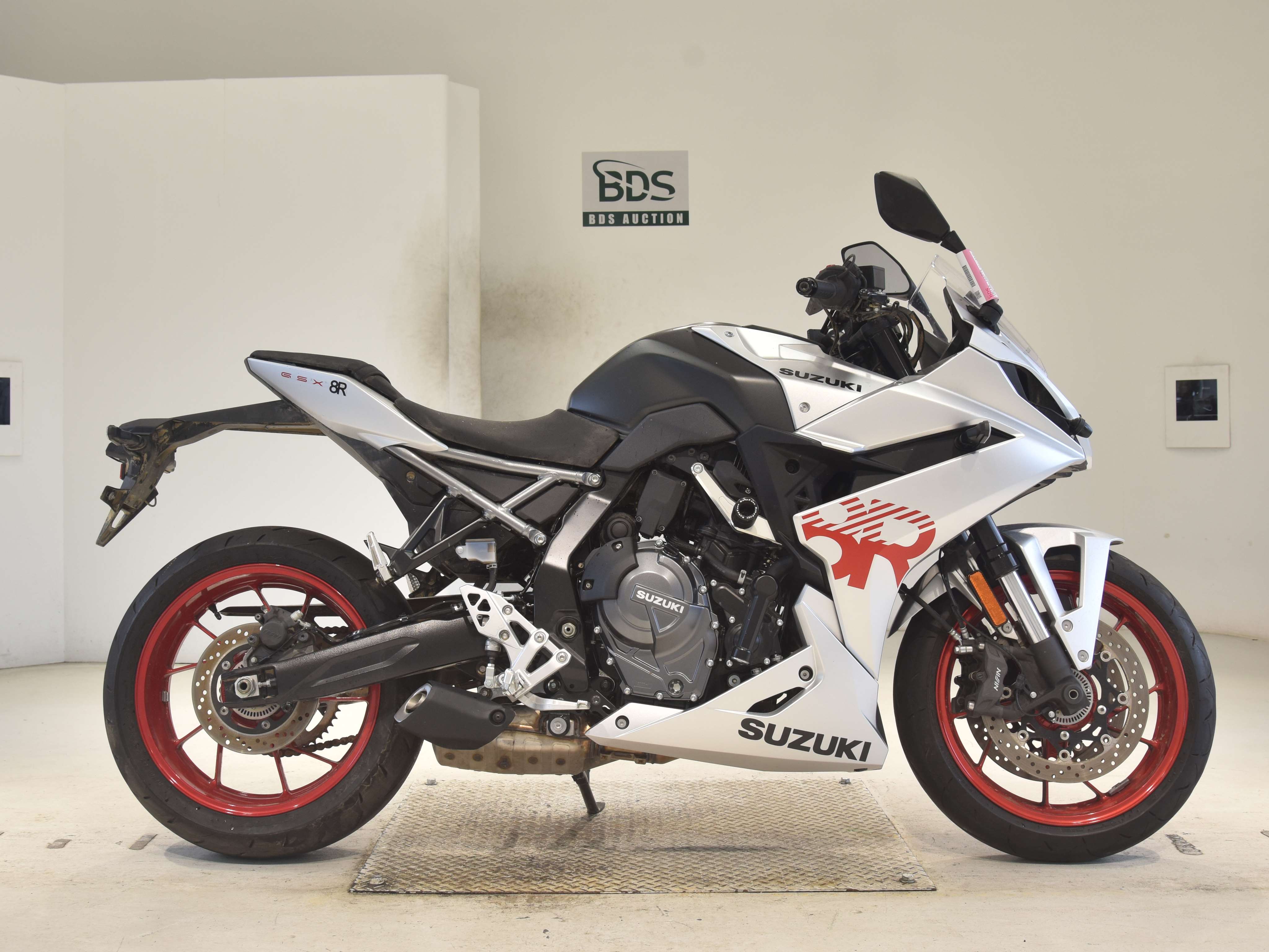 Suzuki GSX-8R
