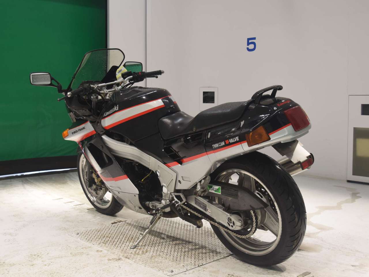 0026] Kawasaki ZX-10 - ZXT00B-012569