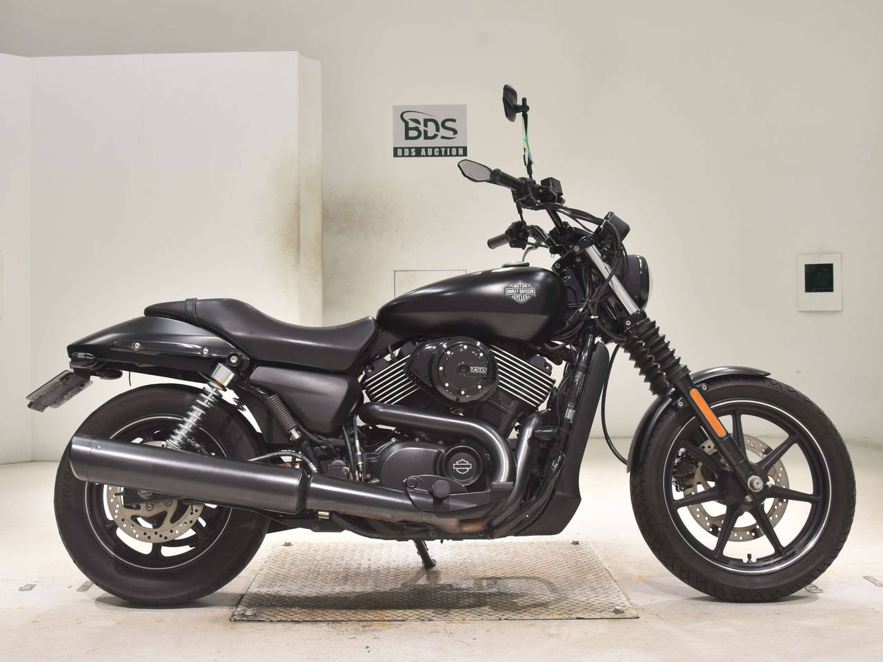 HD STREET XG750, right