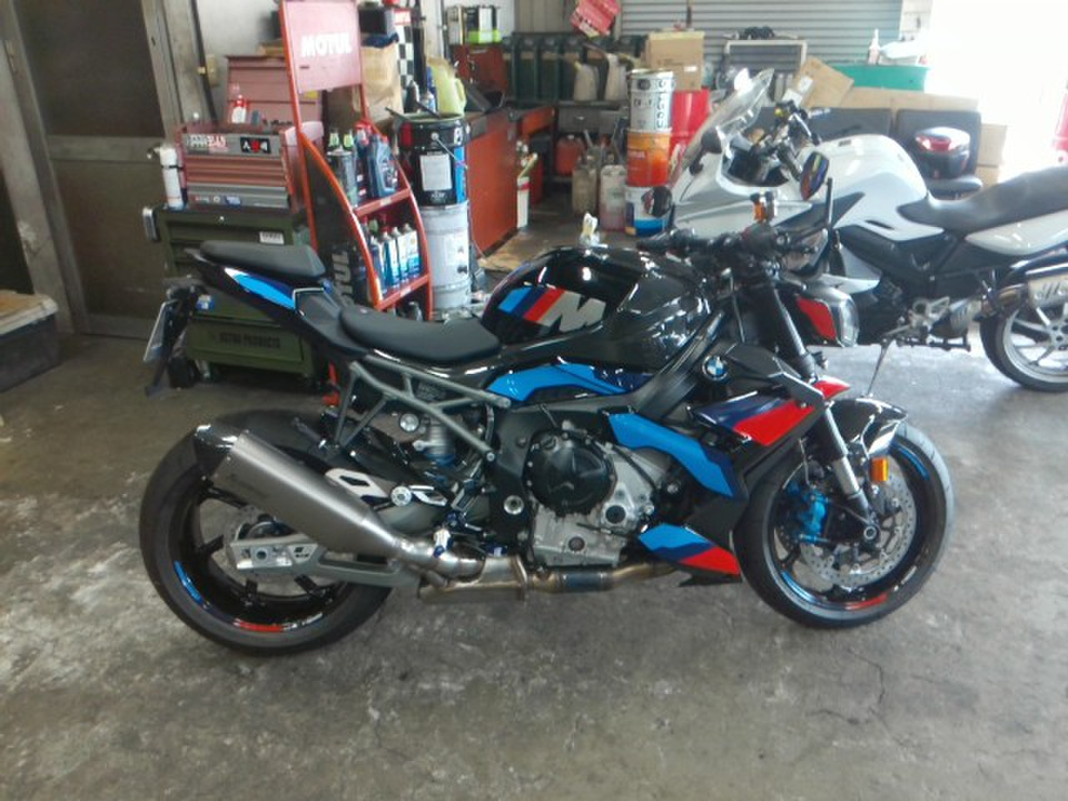 BMW M1000R