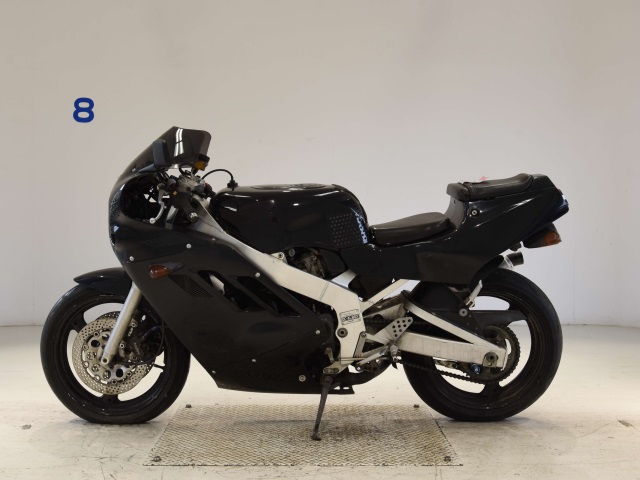 Suzuki GSX-R400 — фото 2