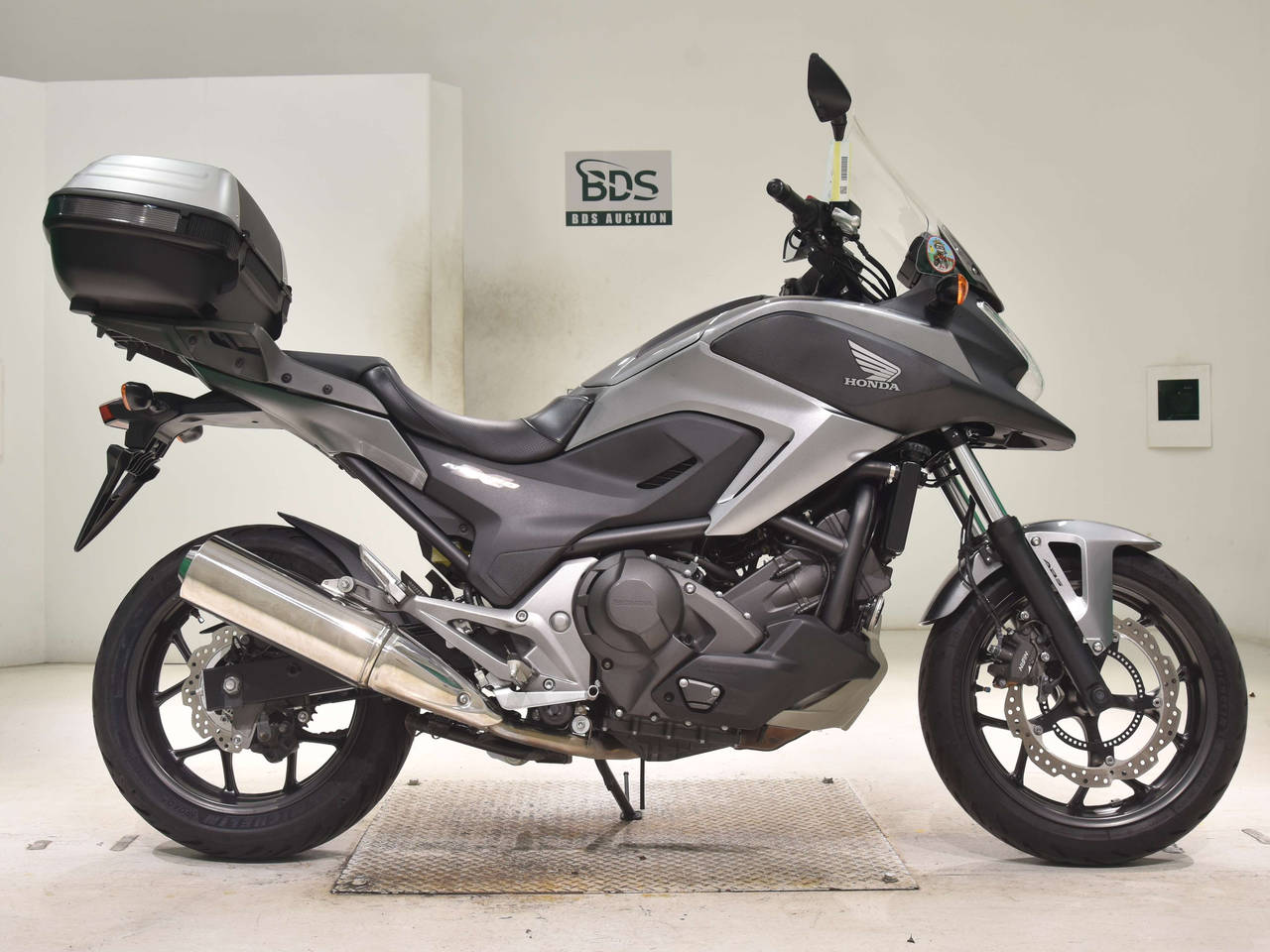 Honda NC750XD, right