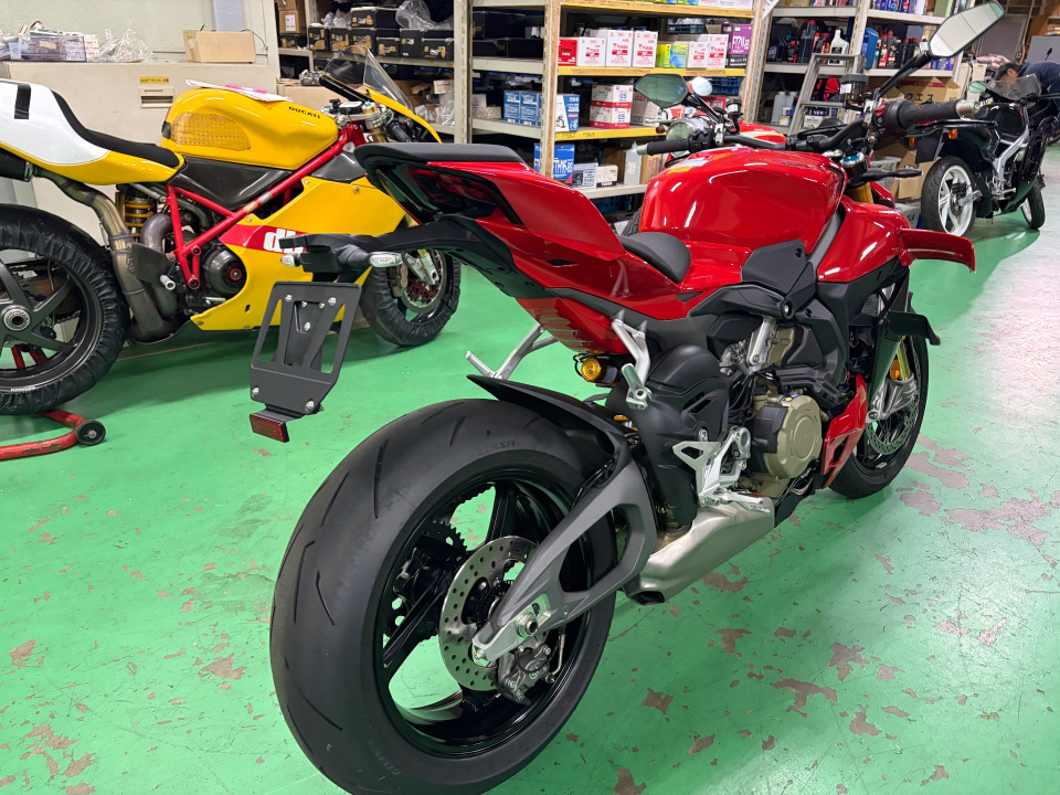 Ducati STREET FIGHTER V4S — фото 10