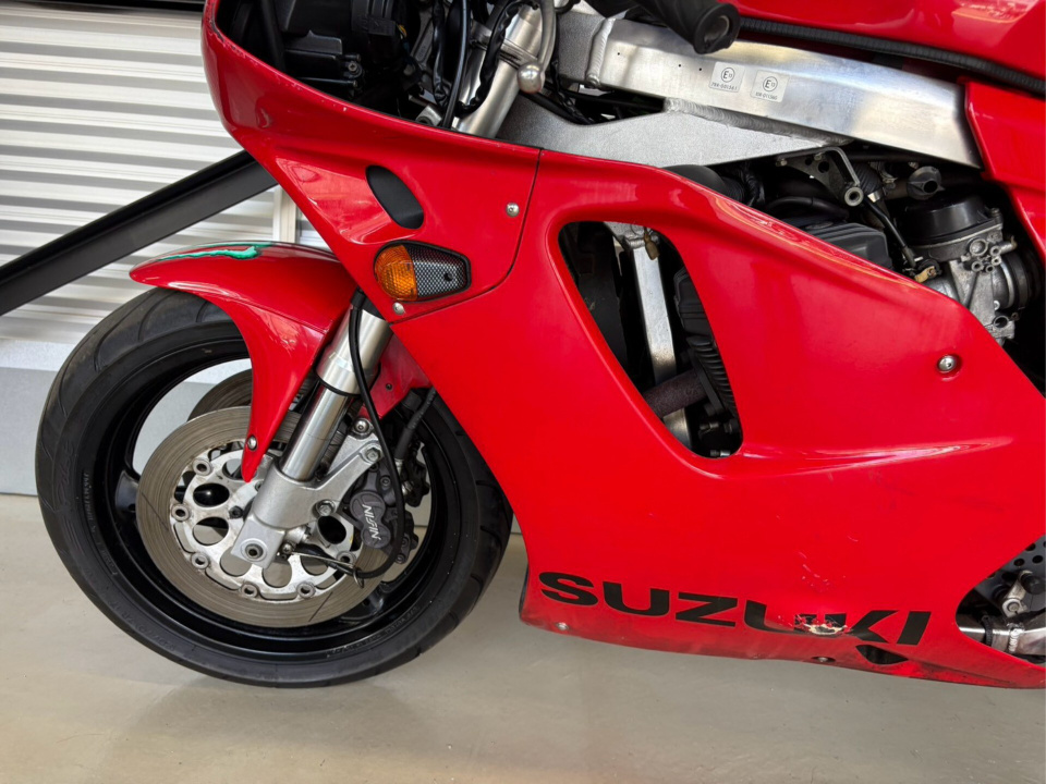 Suzuki GSX-R750 — фото 8