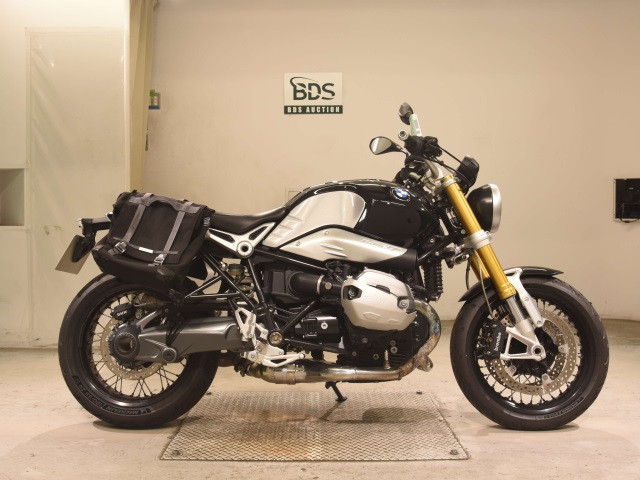 BMW R NINE T