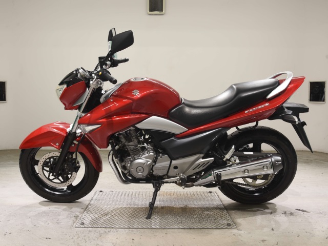Suzuki GSR250 — фото 2