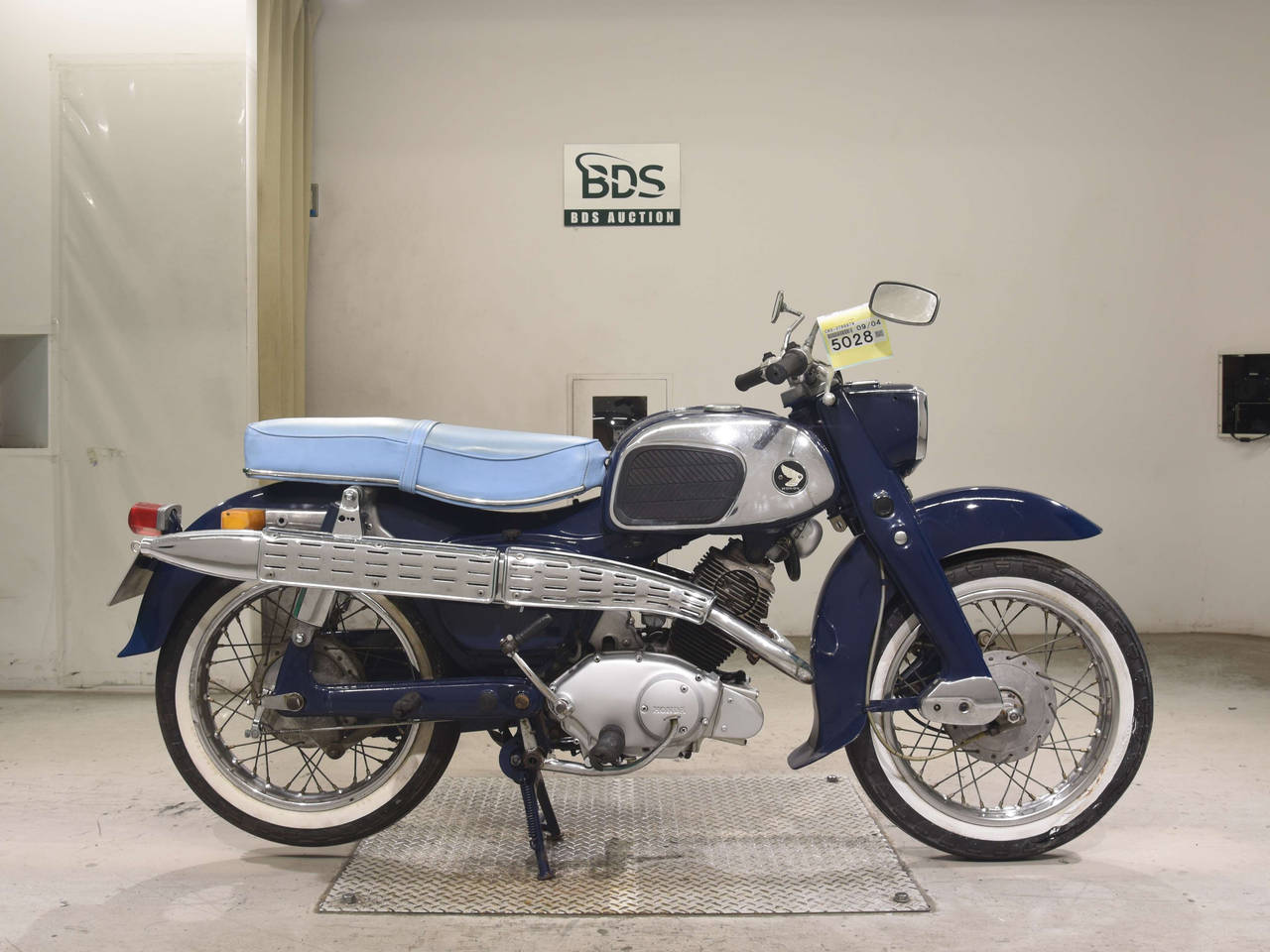 Honda BENLY C92, right