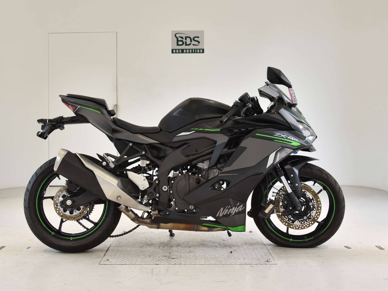 男性像 0043] Kawasaki ZX-4R - ZX400P-A07748