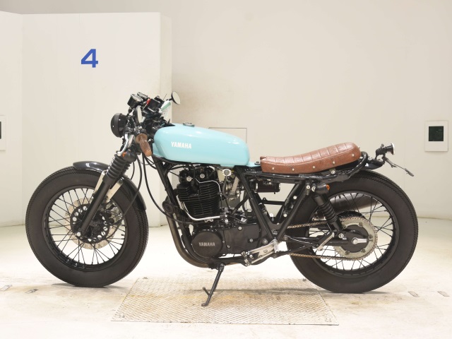 Yamaha SR400 — фото 2