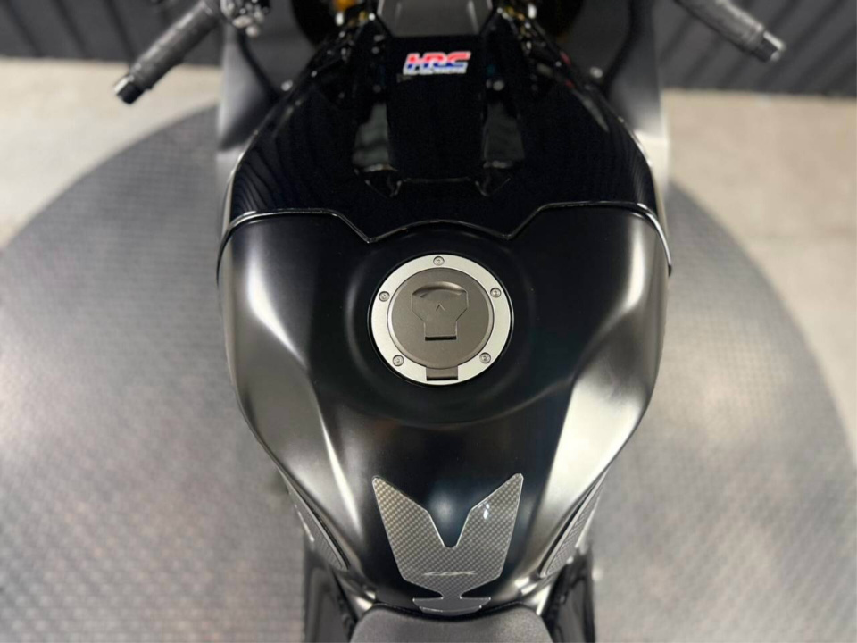 Honda CBR1000RR-R FB — фото 9